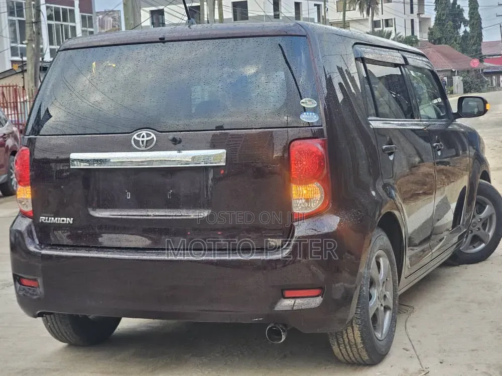 Toyota Corolla Rumion 2008 Maroon