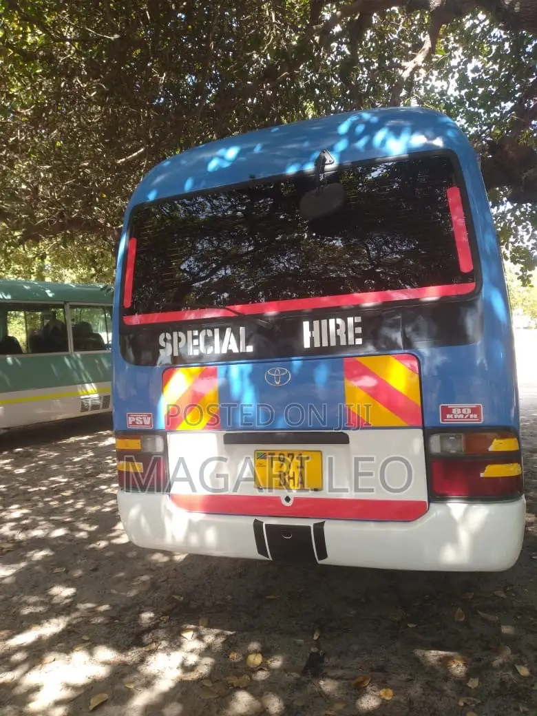 Toyota Coaster 2004 Blue