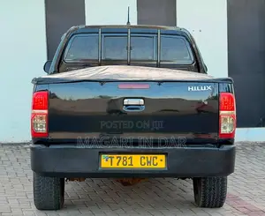 Toyota Hilux 2013 Black