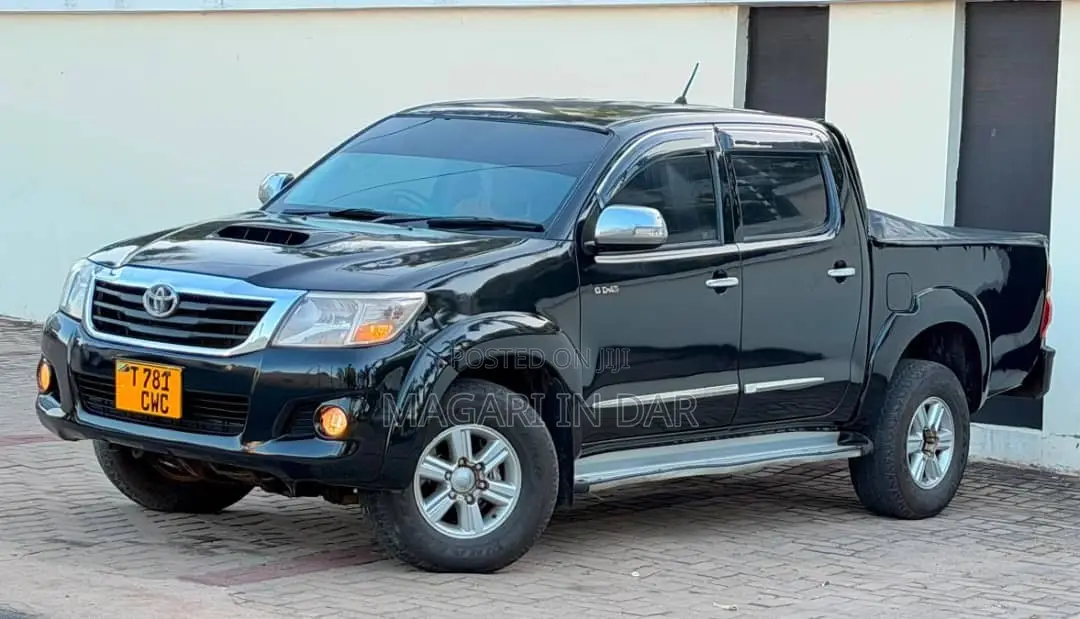 Toyota Hilux 2013 Black