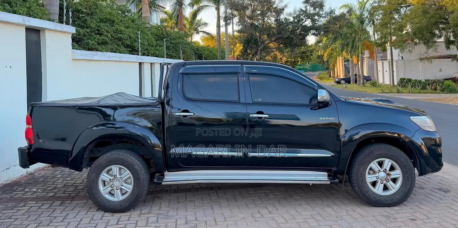 Toyota Hilux 2013 Black