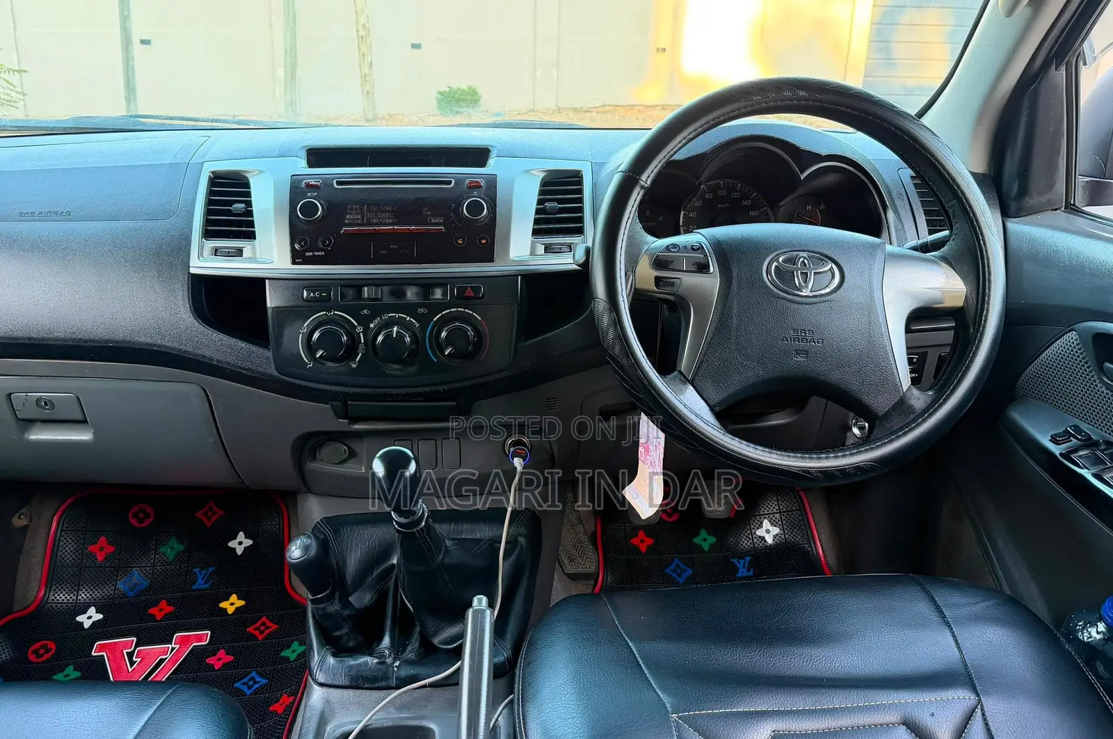 Toyota Hilux 2013 Black