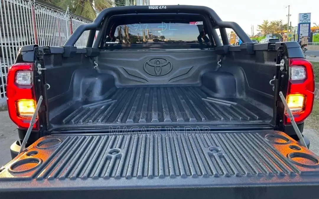 Toyota Hilux 2020 Black