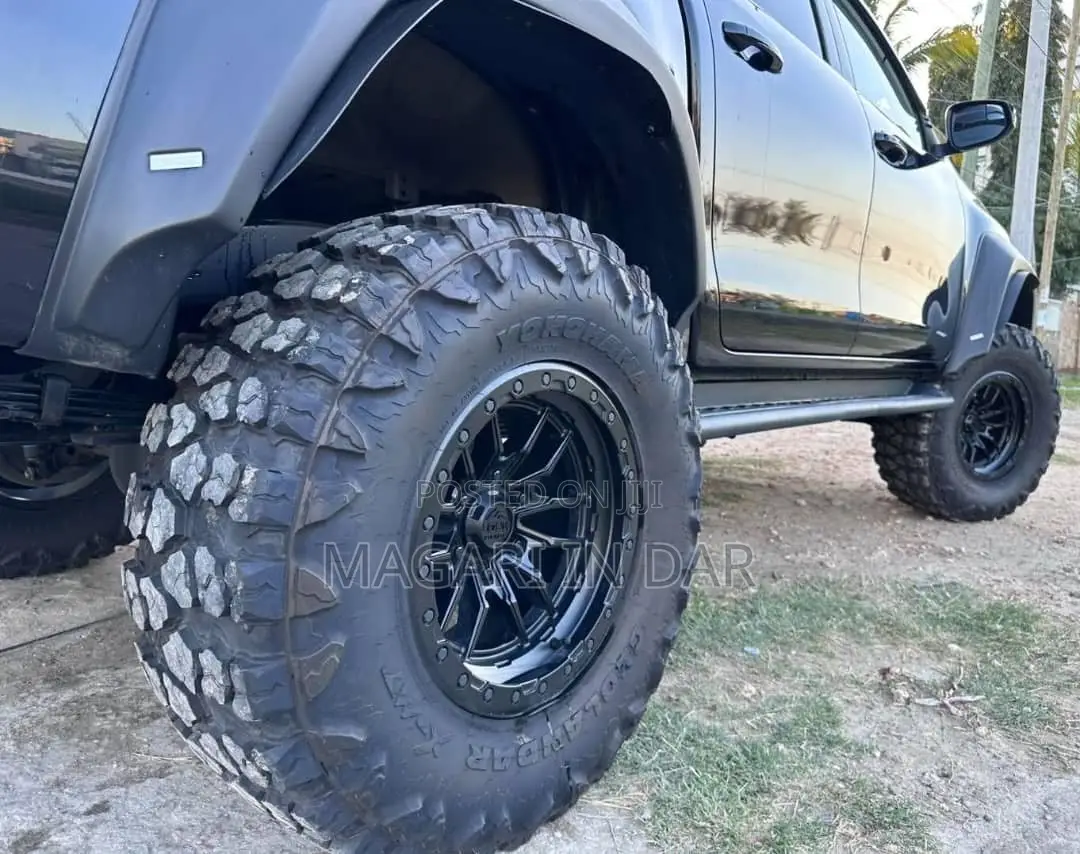 Toyota Hilux 2020 Black