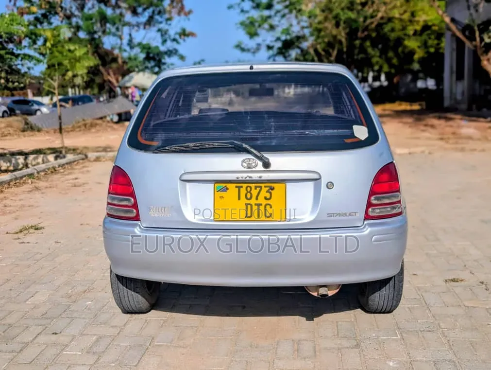 Toyota Starlet 1999 Silver