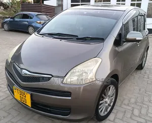Toyota Ractis 2005 Silver