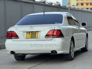 Toyota Crown 2006 White