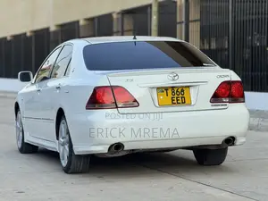 Toyota Crown 2006 White