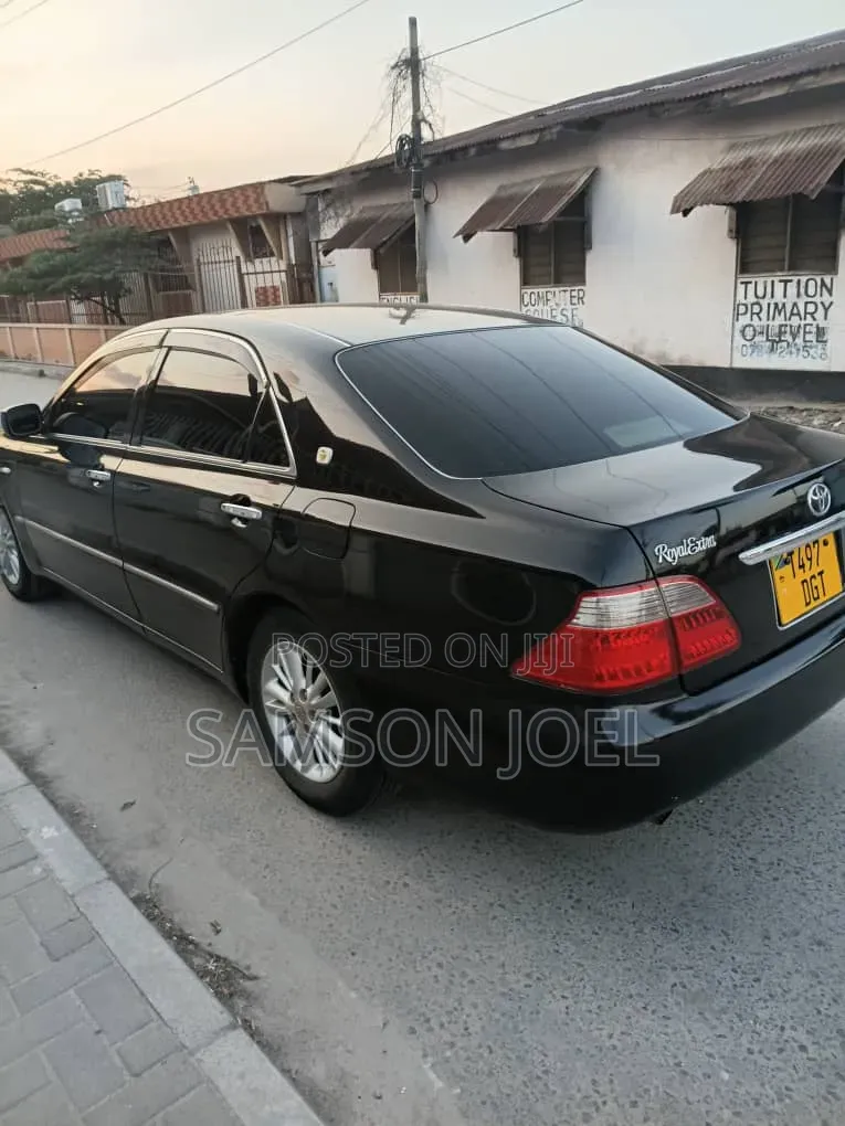 Toyota Crown 2006 Black