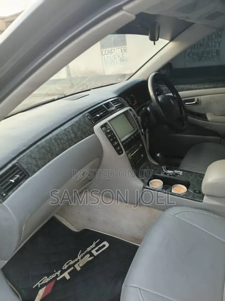 Toyota Crown 2006 Black