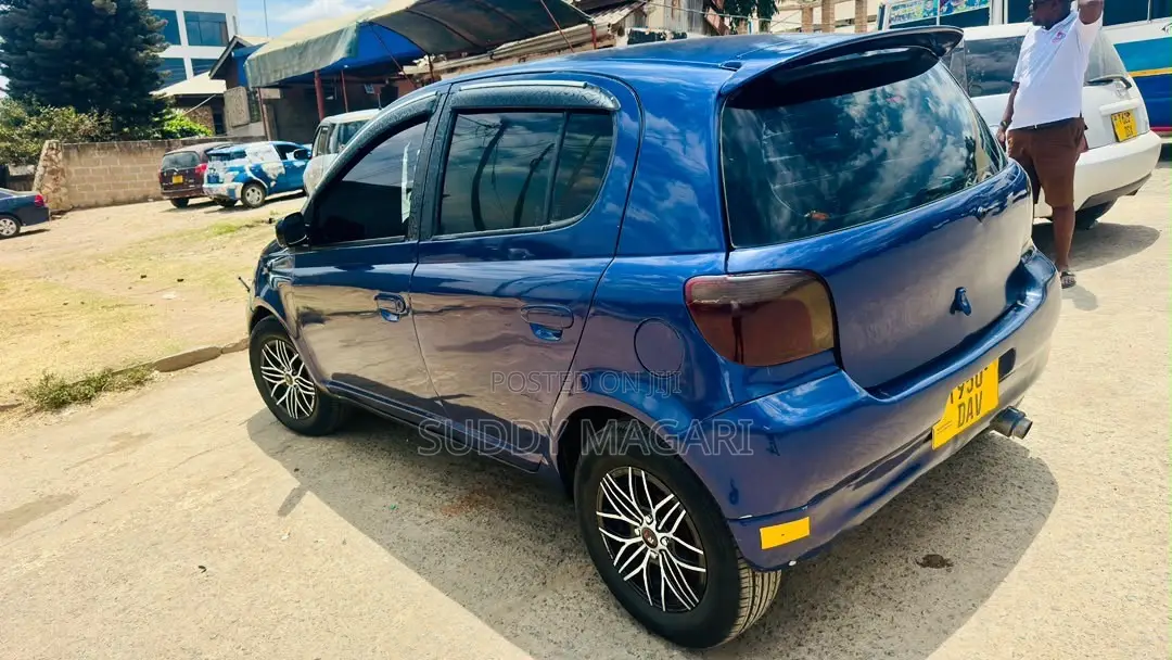 Toyota Vitz 2005 Blue
