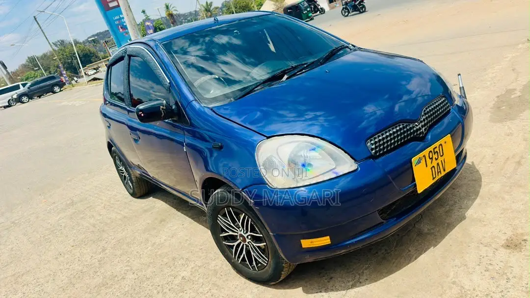 Toyota Vitz 2005 Blue