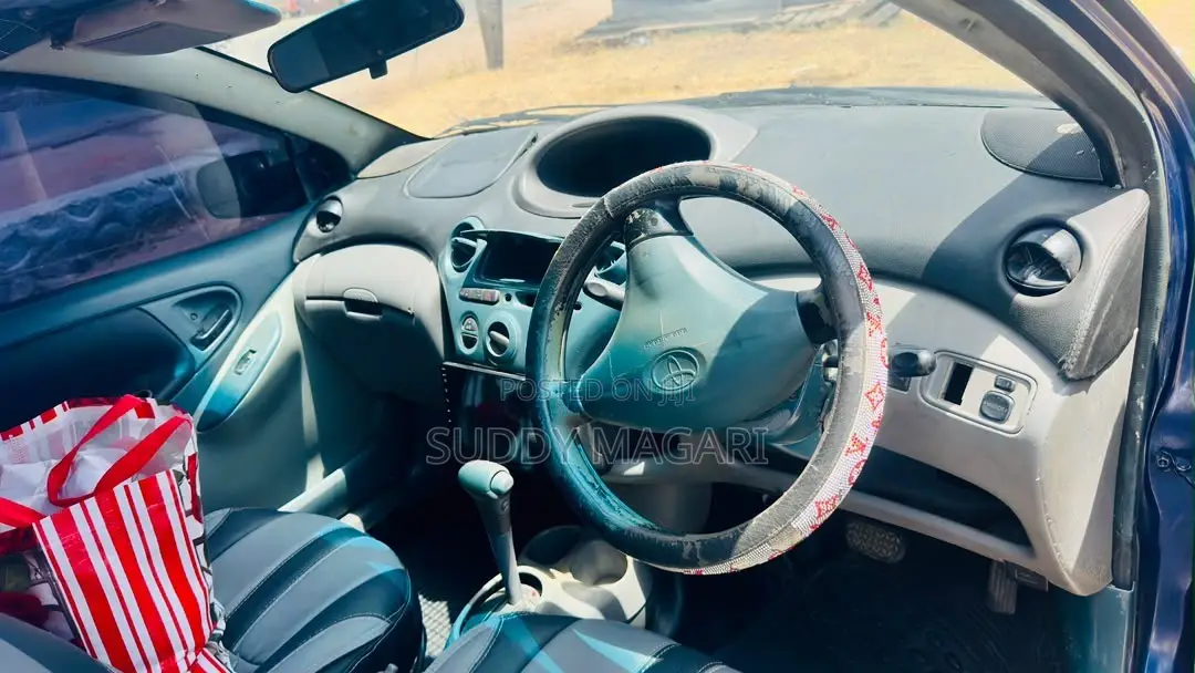 Toyota Vitz 2005 Blue