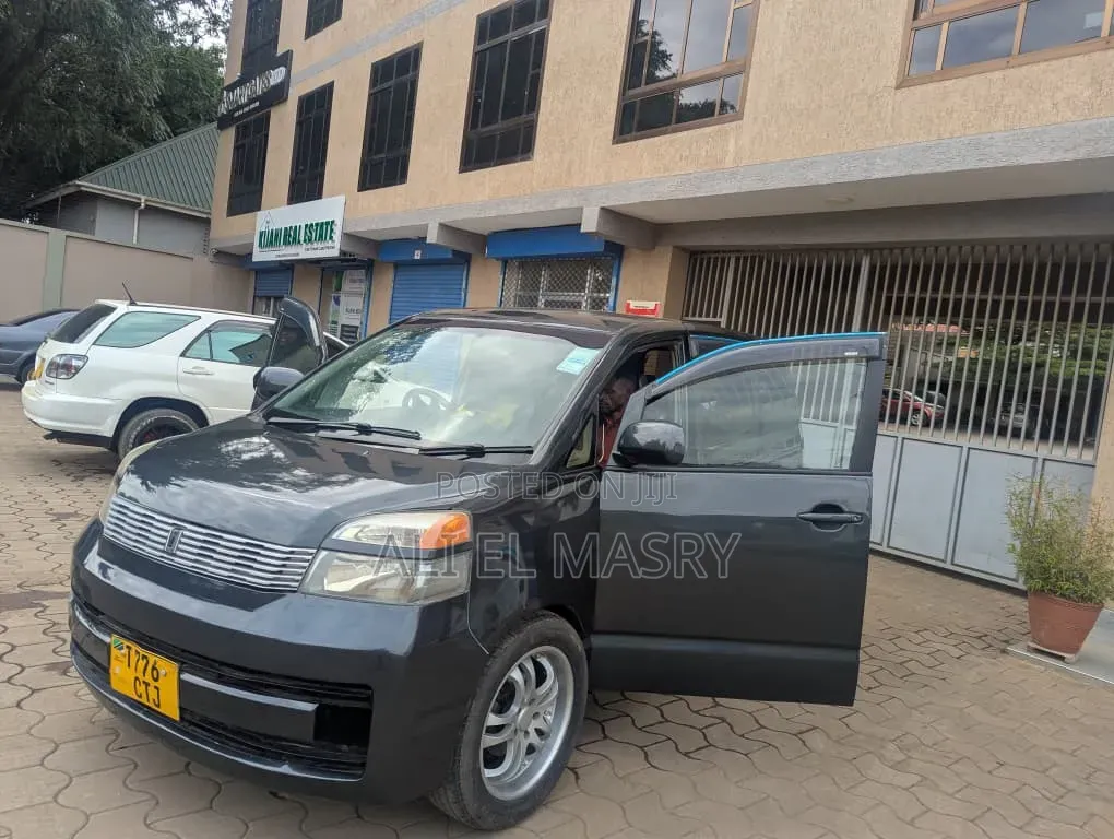 Toyota Voxy X 2WD 8-Seater 2002 Gray