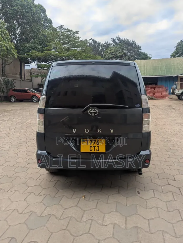 Toyota Voxy X 2WD 8-Seater 2002 Gray