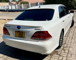 Toyota Crown 2006 White
