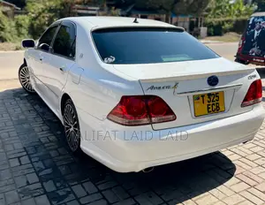 Toyota Crown 2006 White