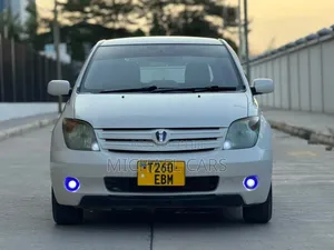 Toyota IST 2003 White