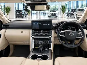 Toyota Land Cruiser LC300 2024 White