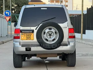 Mitsubishi Pajero 2001 Silver