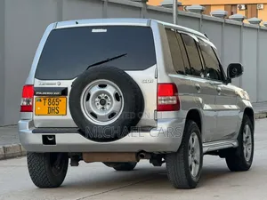 Mitsubishi Pajero 2001 Silver
