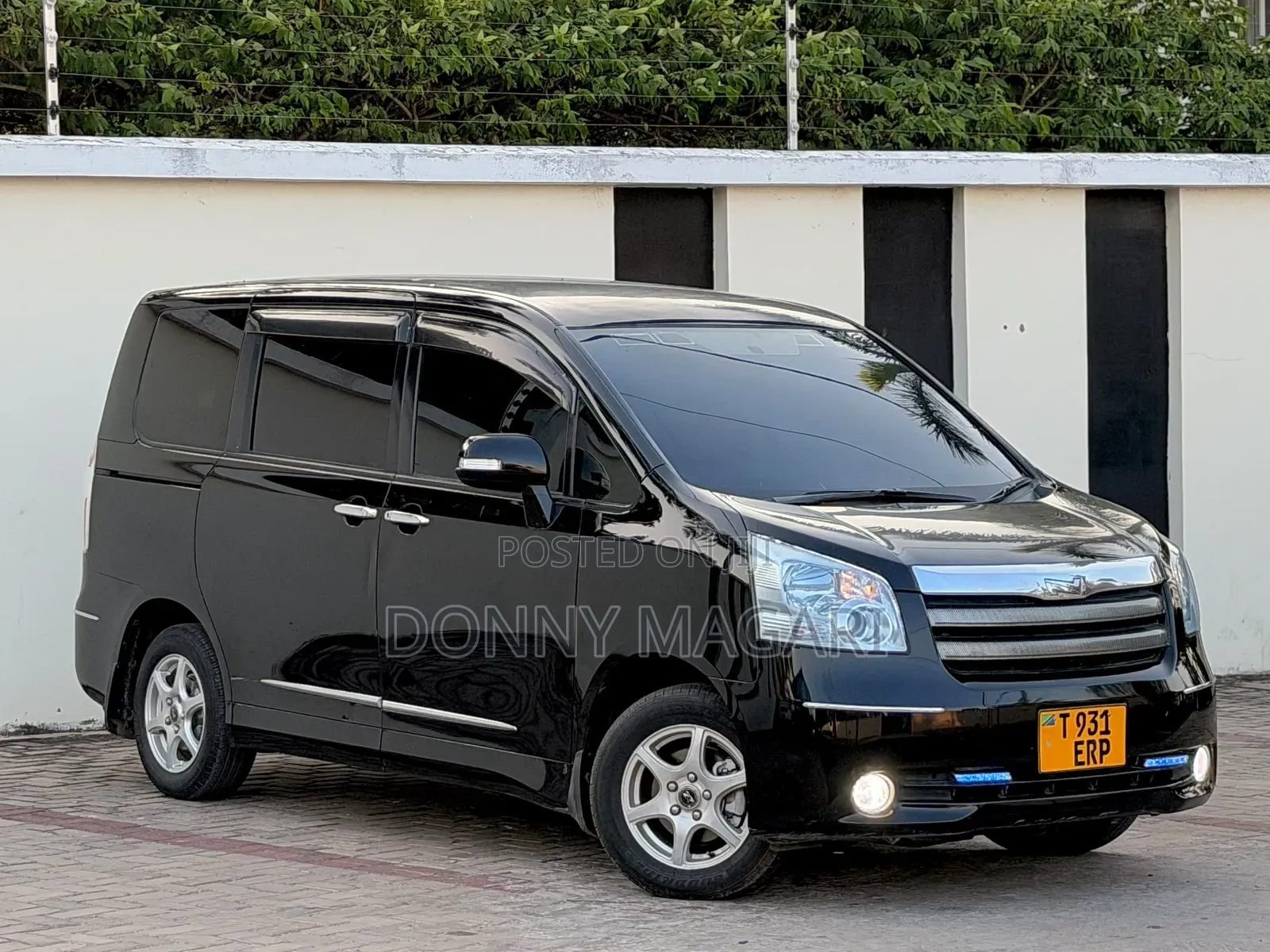 Toyota Noah 2009 Black