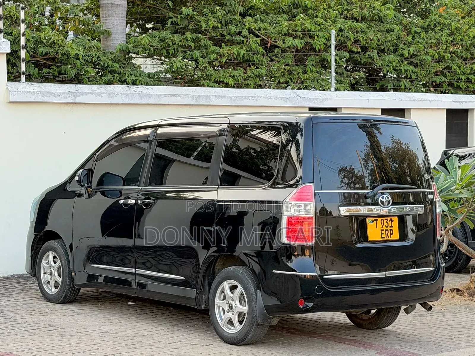 Toyota Noah 2009 Black