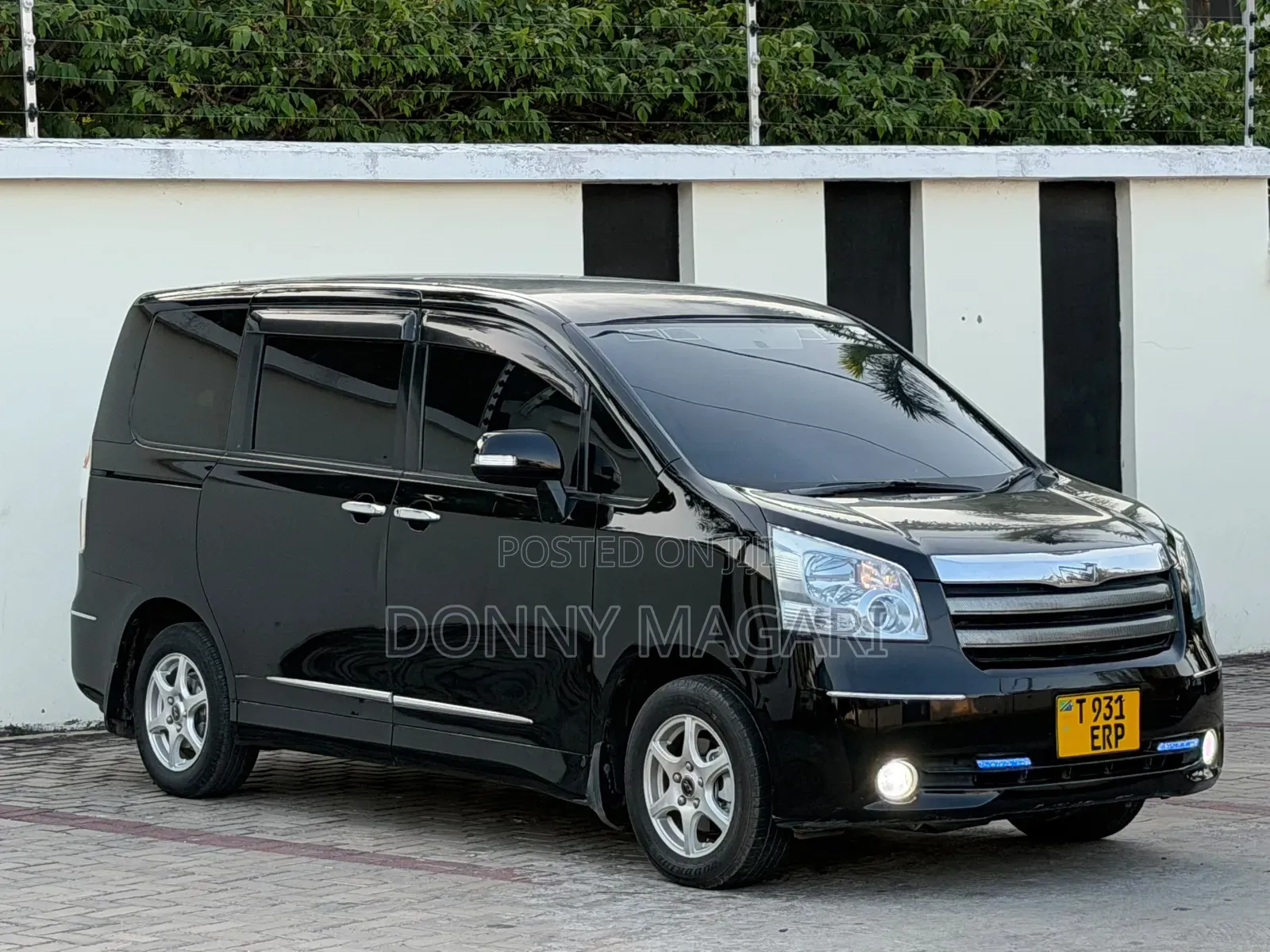 Toyota Noah 2009 Black