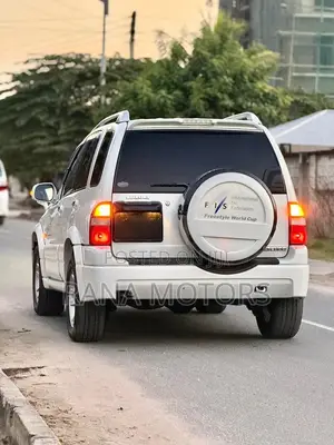 Suzuki Escudo 2003 Pearl