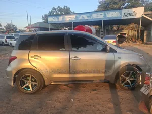Toyota IST 2004 Gold