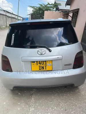 Toyota IST 2011 Silver