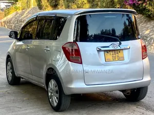Toyota Ractis 2006 Silver