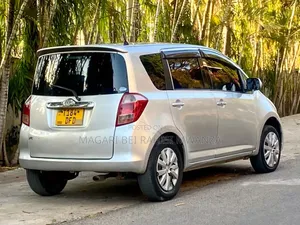 Toyota Ractis 2006 Silver