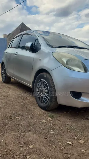 Toyota Vitz 2004 Silver