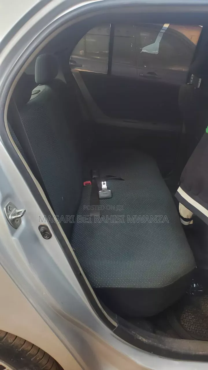 Toyota Vitz 2004 Silver