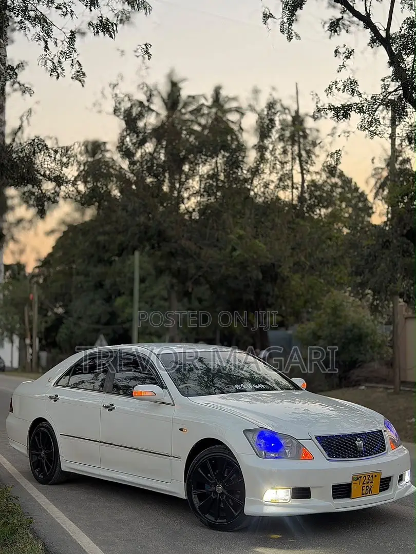 Toyota Crown 2007 White