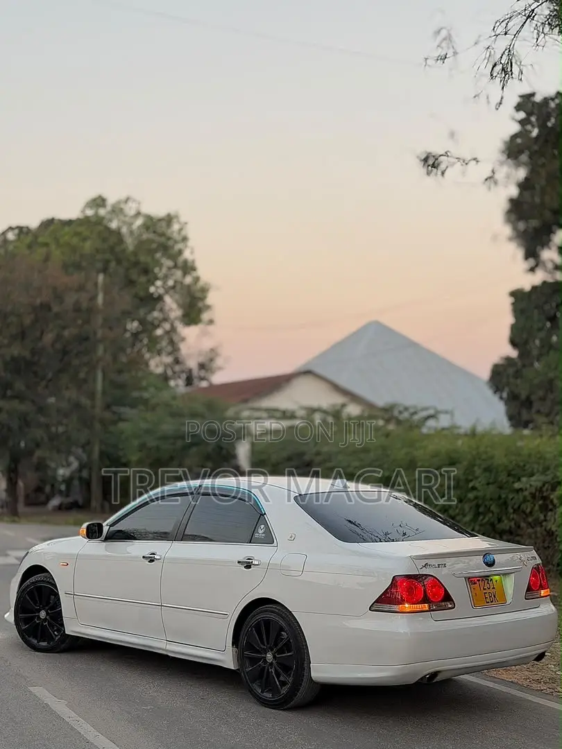 Toyota Crown 2007 White