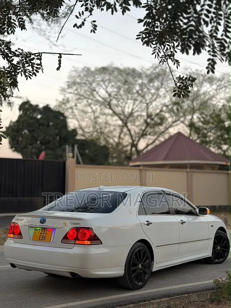 Toyota Crown 2007 White