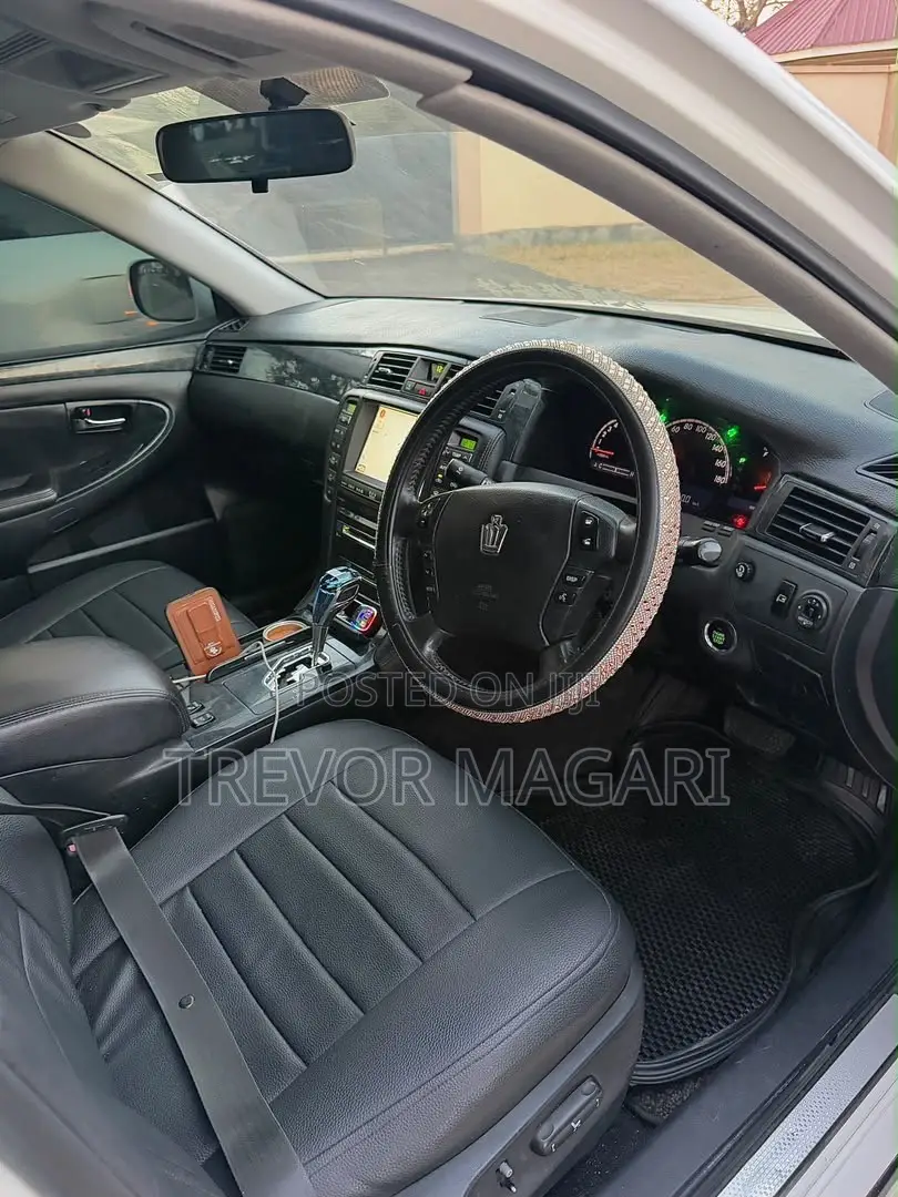 Toyota Crown 2007 White