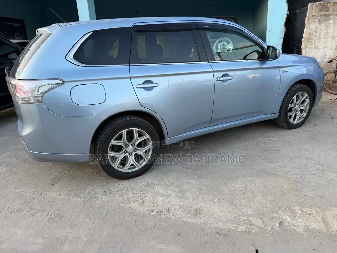 Mitsubishi Outlander 2.0 PHEV AWD 2013 Blue