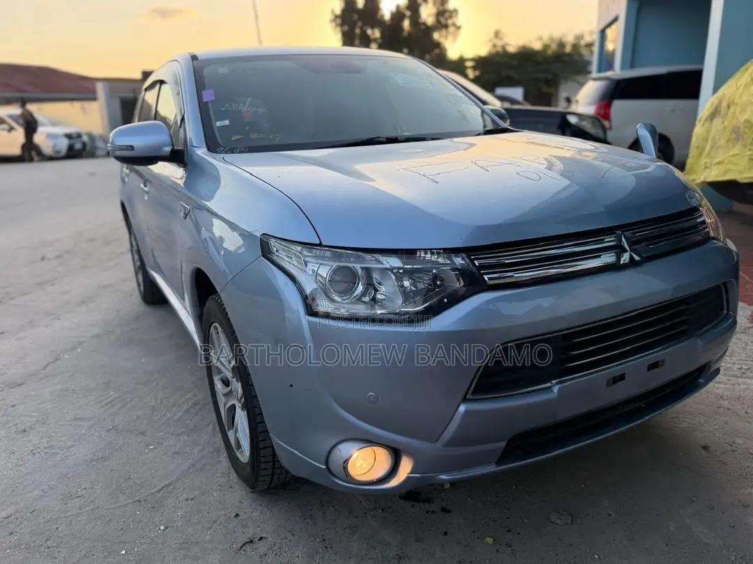 Mitsubishi Outlander 2.0 PHEV AWD 2013 Blue