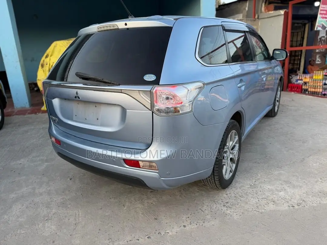 Mitsubishi Outlander 2.0 PHEV AWD 2013 Blue