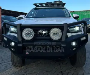 Toyota Hilux 2024 White