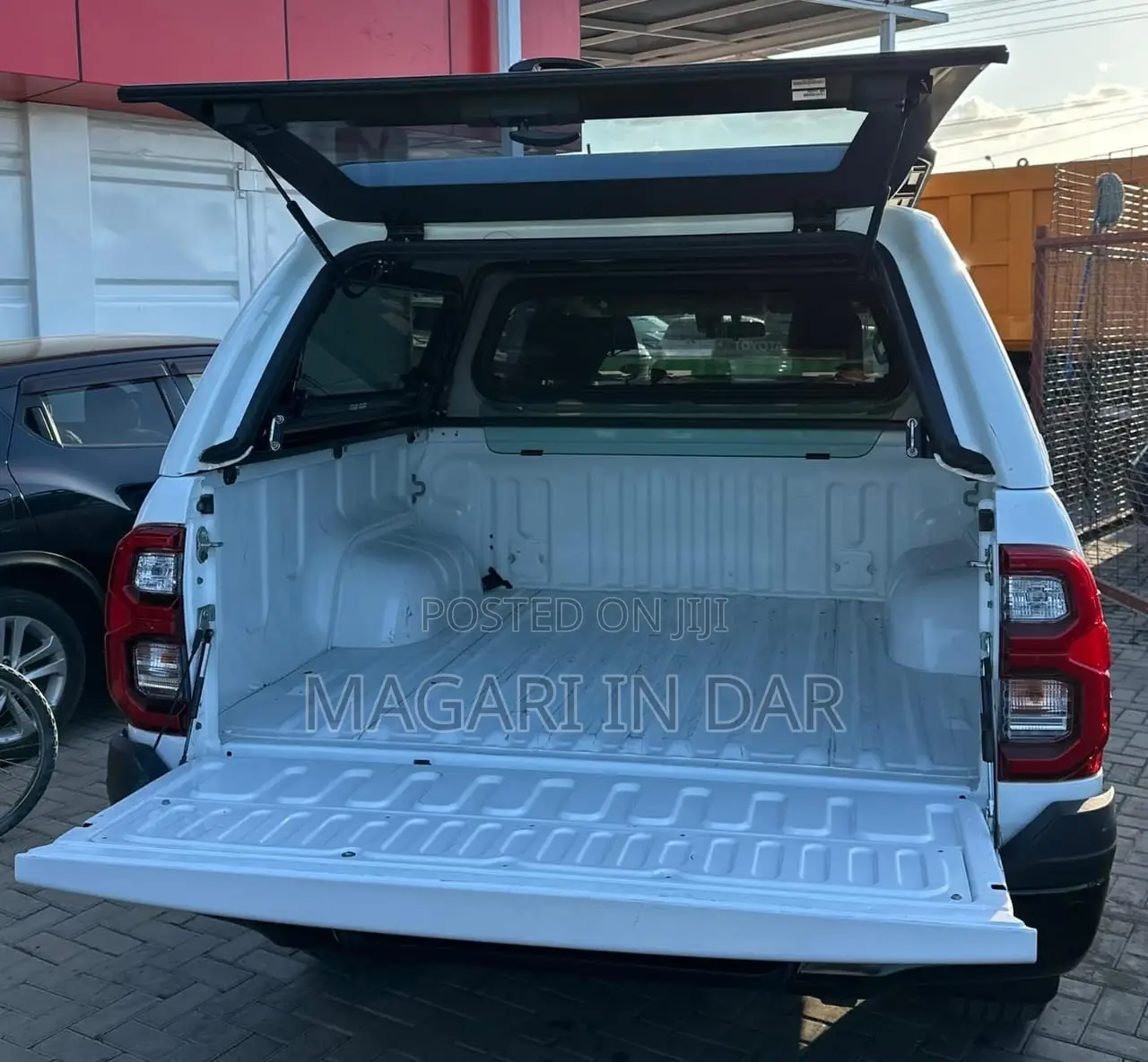 Toyota Hilux 2024 White