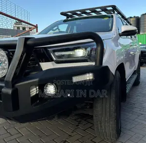 Toyota Hilux 2024 White