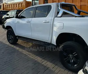 Toyota Hilux 2023 White