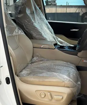 Toyota Land Cruiser 2024 White