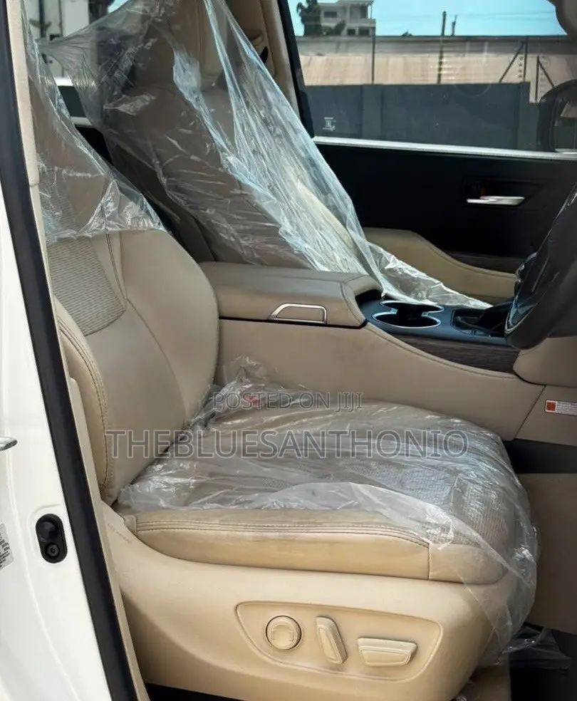Toyota Land Cruiser 2024 White