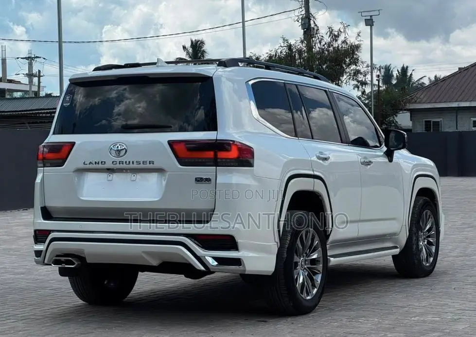 Toyota Land Cruiser 2024 White