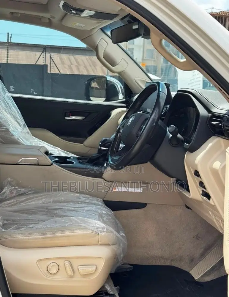 Toyota Land Cruiser 2024 White
